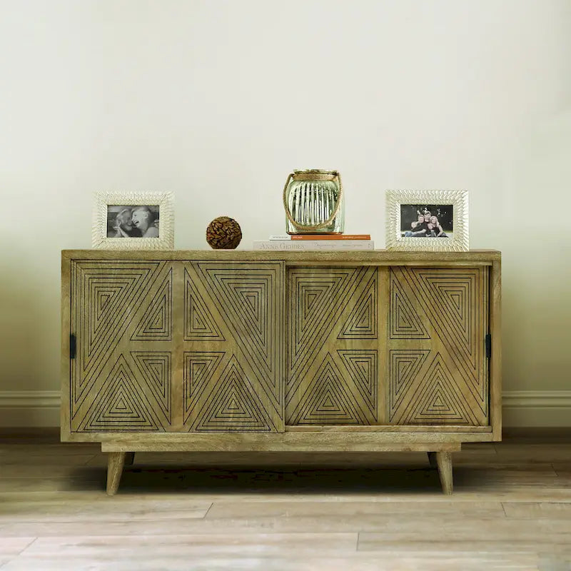 Credenza moderna mid-century in legno massello di mango con ante geometriche